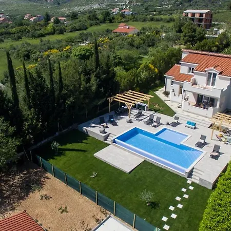 Luxury With A Swimming Pool Plano, Trogir - 20902 *