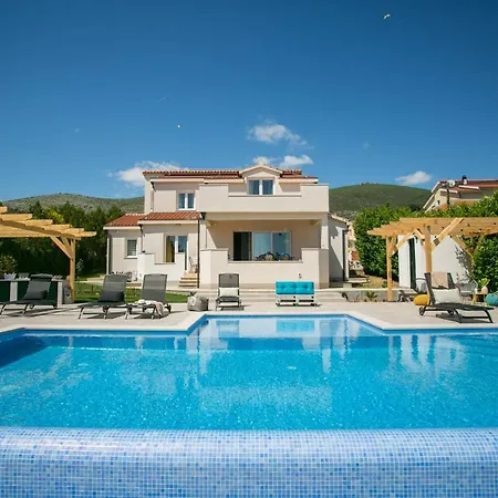 Villa Luxury With A Swimming Pool Plano, Trogir - 20902 Kaštel Štafilić